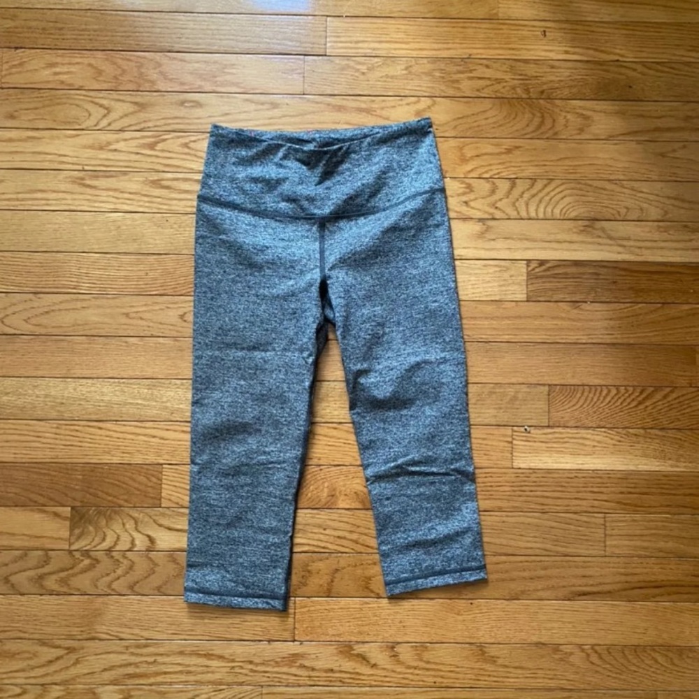 SOLD!!! Victoria's Secret VSX Grey Crop Leggings
